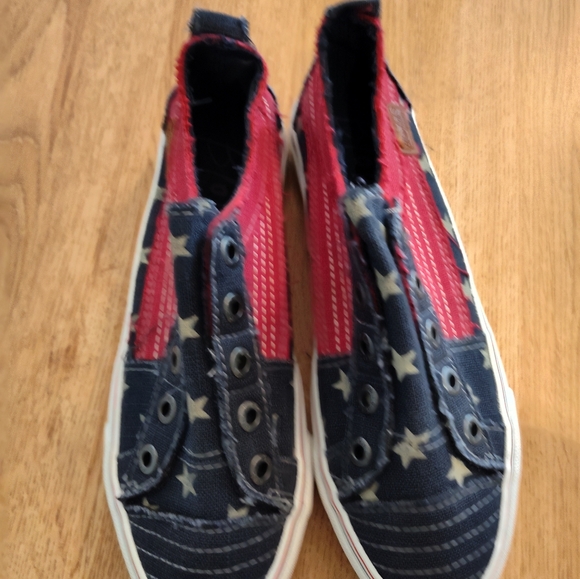 Size 7 Blow Hard red white and blue sneakers - Picture 5 of 12